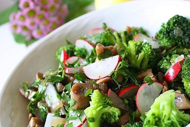 Salade de champignons et légumes - recettes