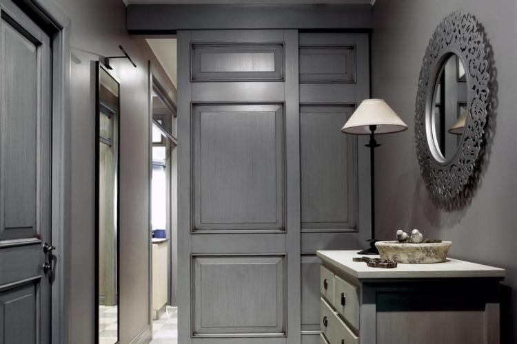 Couleur grise à l'intérieur du couloir