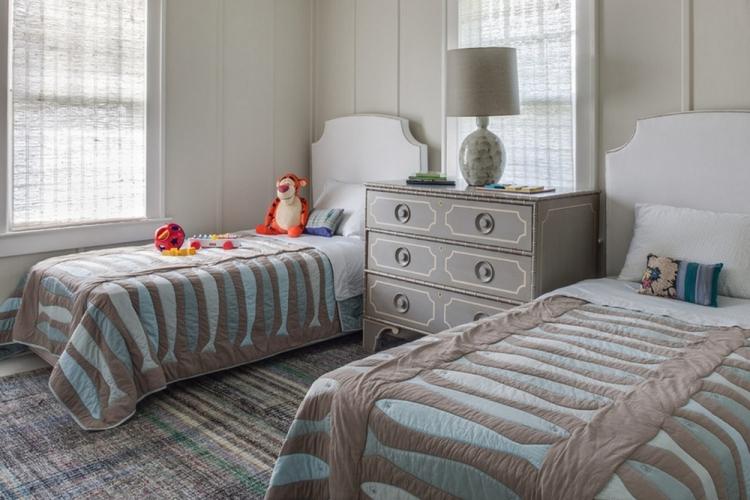 Couleur grise à l'intérieur de la chambre des enfants