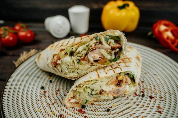 Shawarma avec saucisse à la maison - recettes