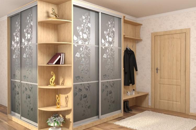 Armoire coulissante dans le couloir - modèles et photos