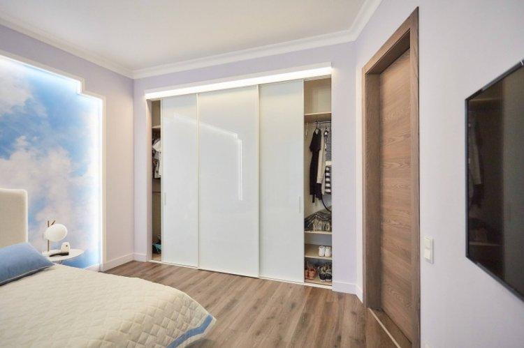 Armoire coulissante dans la chambre - modèles et photos