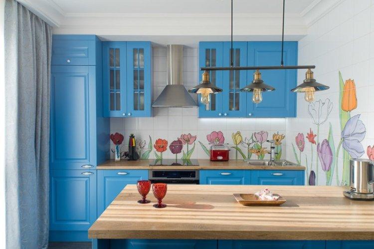 Couleur bleue à l'intérieur de la cuisine - photo