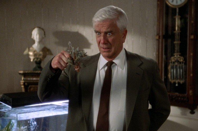 Pistolet nu - Comédie à rire aux larmes