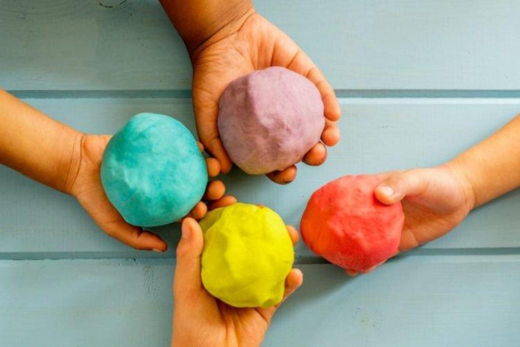 Pâte à modeler salée aux colorants naturels