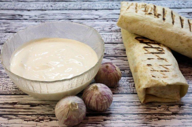 Sauce shawarma au yaourt - recettes à la maison