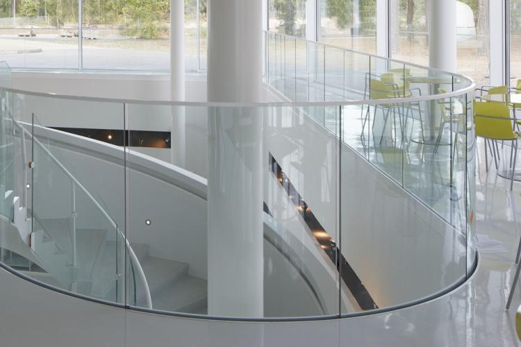 Verre transparent - Cloisons vitrées dans l'appartement