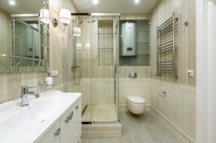 Salle de bain néoclassique - photo de design d'intérieur