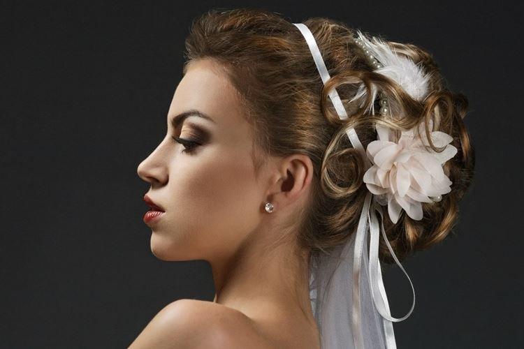 Coiffure de plume - Coiffures de mariage pour cheveux longs