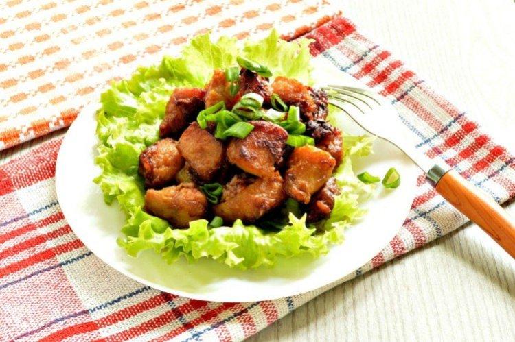 Porc à la sauce tkemali dans une poêle - recettes