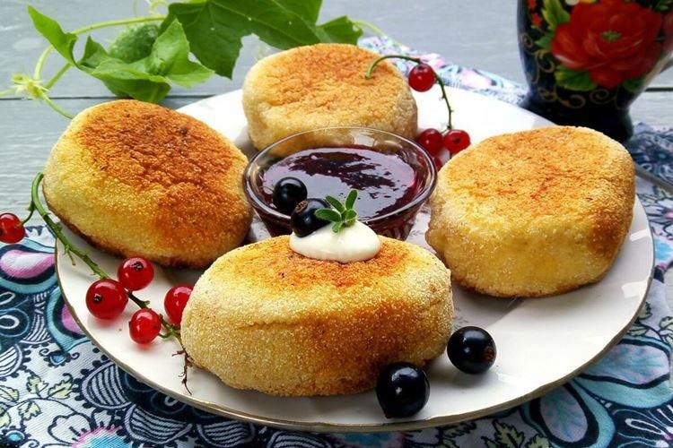 Cheesecakes à la semoule - Recettes de crêpes au fromage cottage dans une poêle