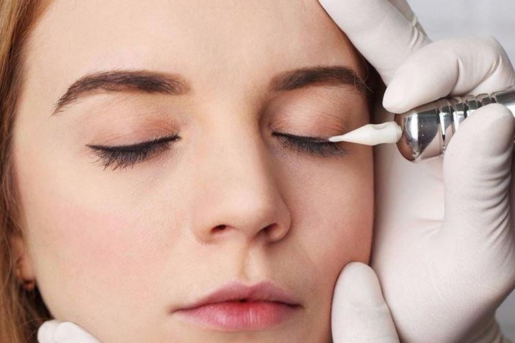 Étapes du tatouage des yeux