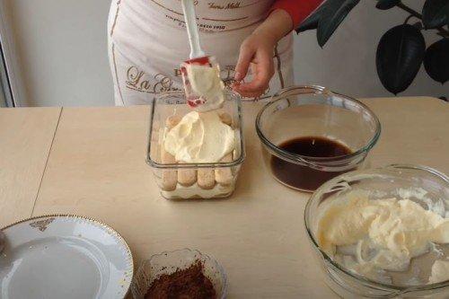 Tiramisu alcoolisé sans crème à la maison - une recette pas à pas
