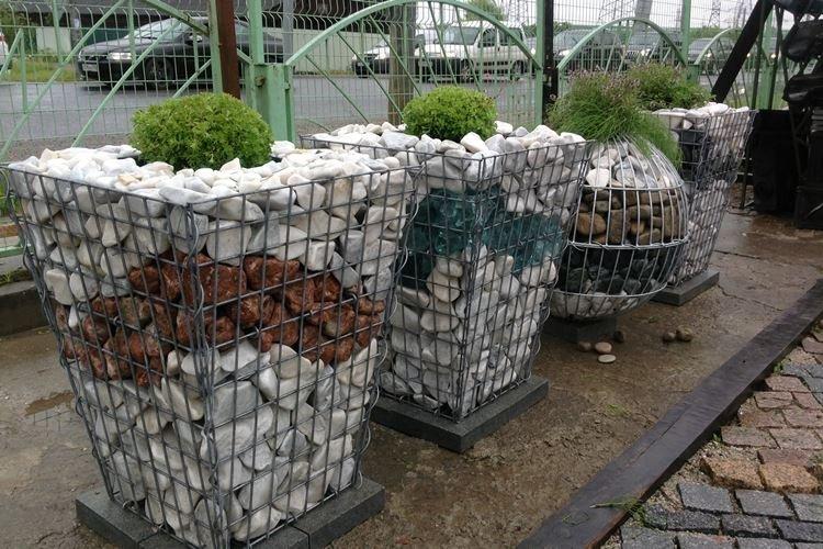 Pots de fleurs d'extérieur en treillis métallique - Comment faire des pots de fleurs à faire soi-même