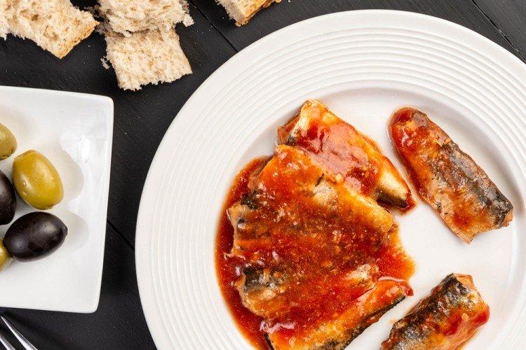 Saumon rose à la tomate - des recettes de dîner rapide à partir de produits simples