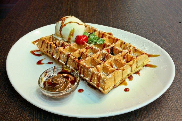 Gaufres viennoises au beurre de cacahuètes dans un gaufrier électrique - recettes