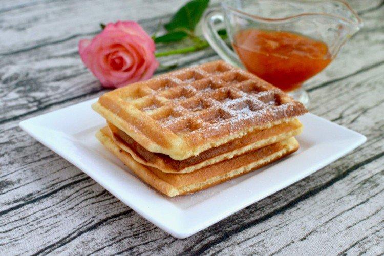 Gaufres viennoises au maïs dans un gaufrier électrique - recettes