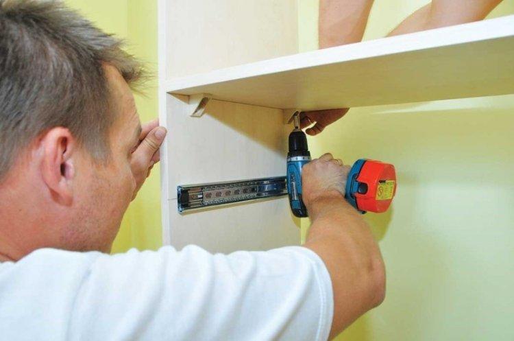 Fixation des étagères - Armoire encastrée DIY