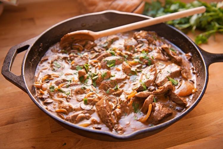 Boeuf stroganoff - Plats principaux pour des recettes de tous les jours