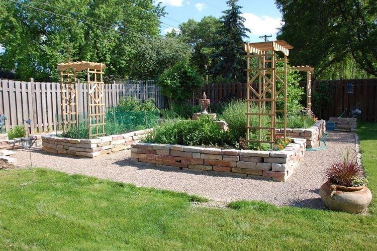 Lits hauts à faire soi-même en briques